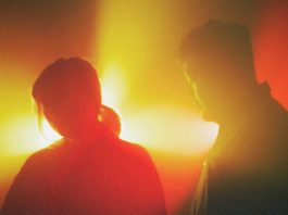 Cuma Rekaman dari Kamar, Duo In Inertia Sukses Buat Dunia Sci-Fi 90 Menit di Album ‘Unfamiliar Weather’