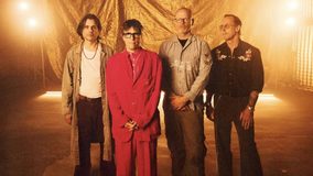 Weezer Rilis Single Baru “C.E.O.” dan Siap Guncang Dunia Lewat Tur “Weezer: The Gathering”